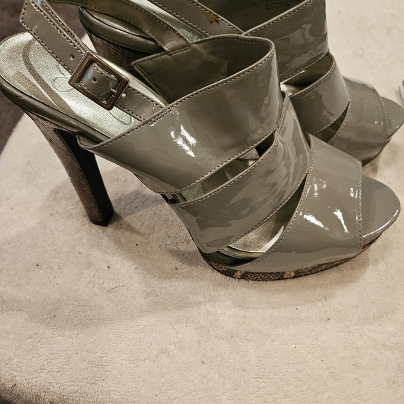 JESSICA SIMPSON HEELS - Picture 3 of 5